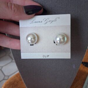Vintage Laura Gayle clip on earrings